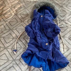 Dog parka sz L.. fits up to 15 lbs! Velcro closure and tie hood